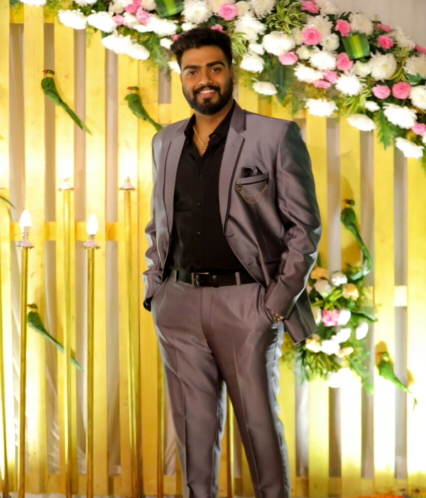https://nayakavaduvararavedike.com/v-uploads/v-profiles/female.png