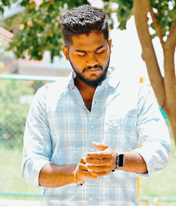 https://nayakavaduvararavedike.com/v-uploads/v-profiles/female.png