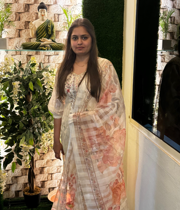 https://nayakavaduvararavedike.com/v-uploads/v-profiles/female.png
