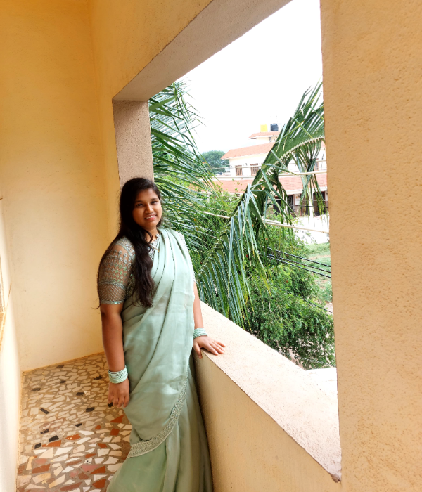 https://nayakavaduvararavedike.com/v-uploads/v-profiles/female.png