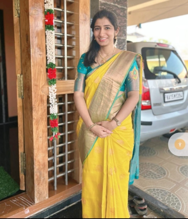 https://nayakavaduvararavedike.com/v-uploads/v-profiles/female.png