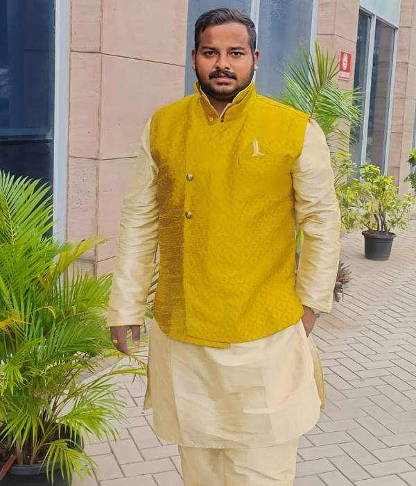 https://nayakavaduvararavedike.com/v-uploads/v-profiles/female.png