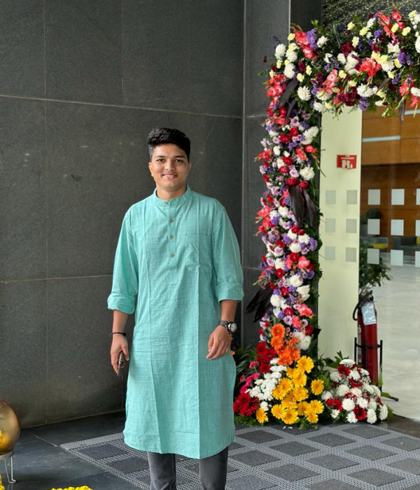 https://nayakavaduvararavedike.com/v-uploads/v-profiles/female.png