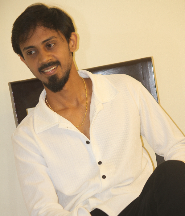https://nayakavaduvararavedike.com/v-uploads/v-profiles/female.png