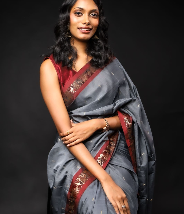 https://nayakavaduvararavedike.com/v-uploads/v-profiles/female.png