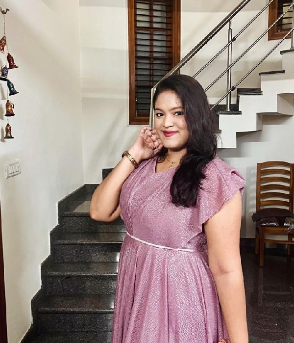 https://nayakavaduvararavedike.com/v-uploads/v-profiles/female.png